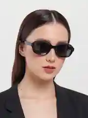 Черный солнцезащитные очки женские/ Актуальные цвета/ Овальная форма/ Чехол