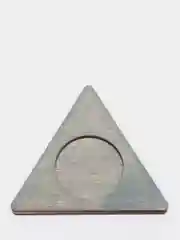 Серый деревянный подсвечник