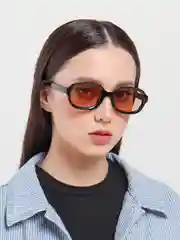 Коричневый солнцезащитные очки женские/ Актуальные цвета/ Овальная форма/ Чехол