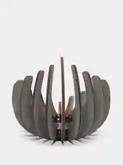 Серый деревянный подсвечник