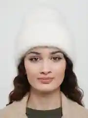 Белый шапка из ангоры, пушистая с отворотом
