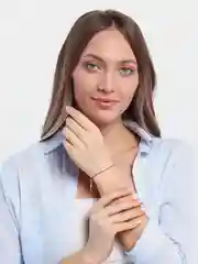 Зеленый браслет красная нить с кулоном