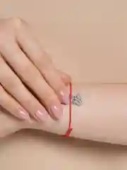 Зелёный хаки браслет красная нить с кулоном