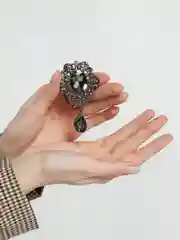 Серый брошь винтажная