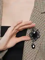 Черный брошь винтажная