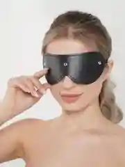 Черный кожаная маска