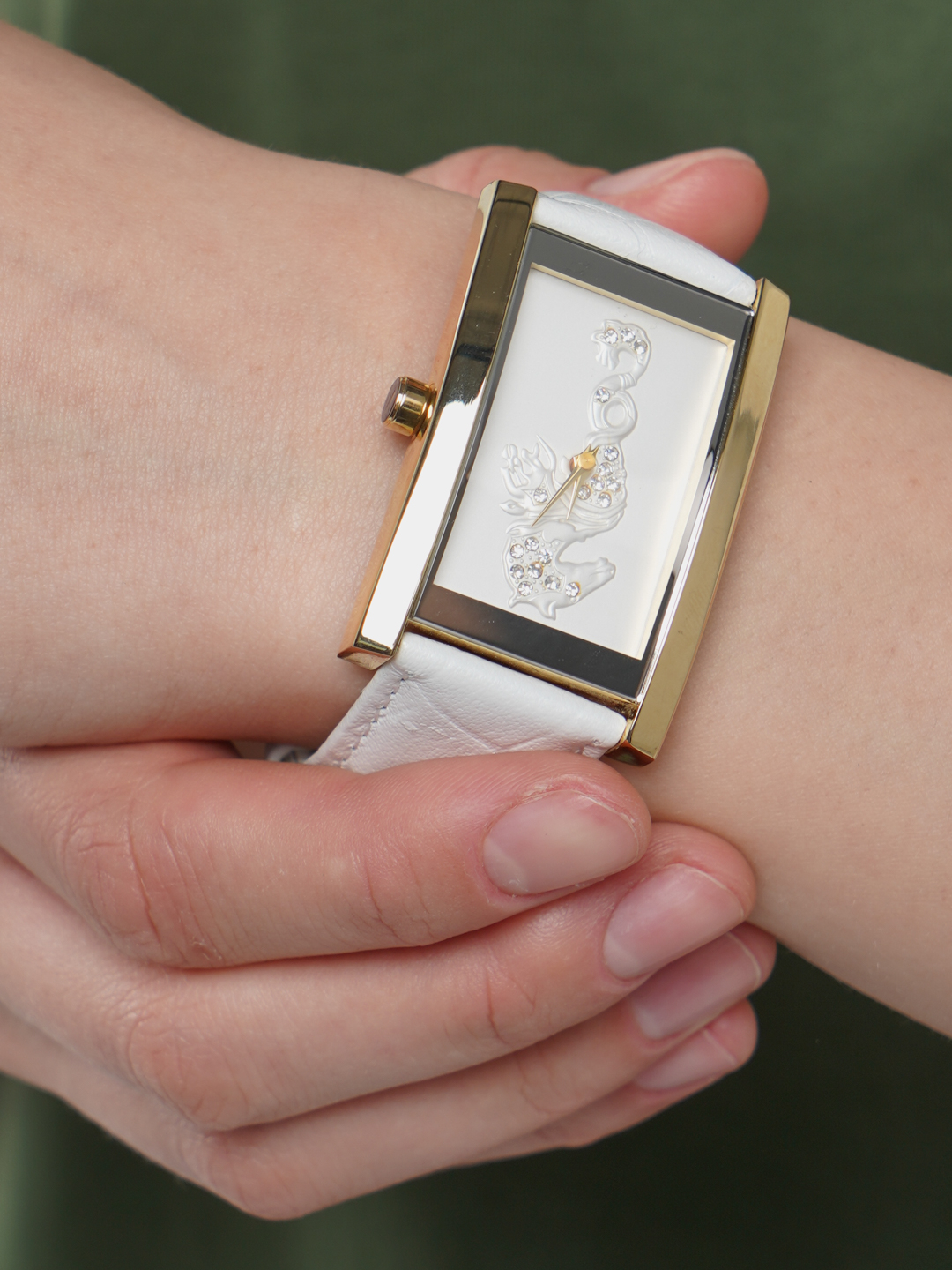 Часы женские наручные на ремешке, с кварцевым японским механизмом купить по цене 3999 ₽ в интернет-магазине KazanExpress