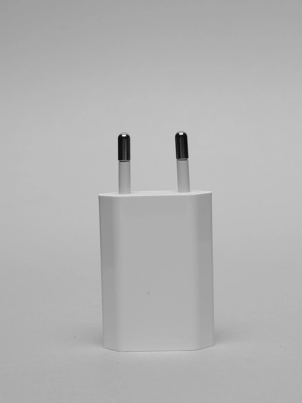 Зарядное устройство 5V 1A для iPhone 5 5S 6 6S 7 7Pl (плоский) с USB выходом FOXCONN