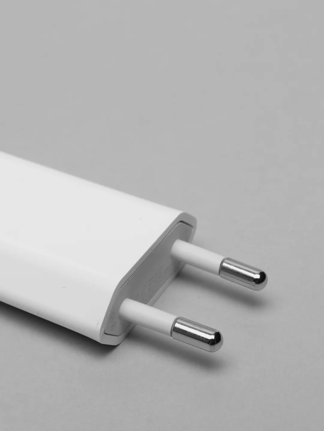 Зарядное устройство 5V 1A для iPhone 5 5S 6 6S 7 7Pl (плоский) с USB выходом FOXCONN