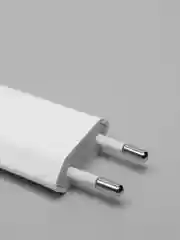 Зарядное устройство 5V 1A для iPhone 5 5S 6 6S 7 7Pl (плоский) с USB выходом FOXCONN