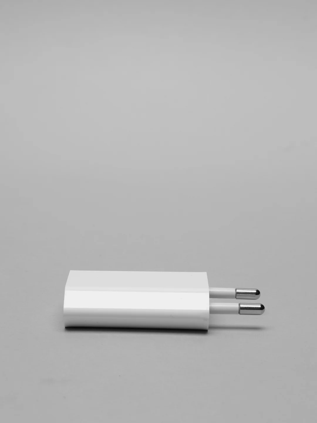 Зарядное устройство 5V 1A для iPhone 5 5S 6 6S 7 7Pl (плоский) с USB выходом FOXCONN