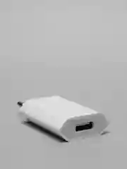 Зарядное устройство 5V 1A для iPhone 5 5S 6 6S 7 7Pl (плоский) с USB выходом FOXCONN