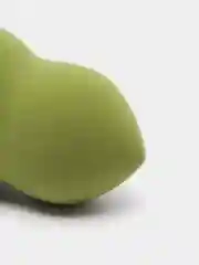 Зеленый спонж для макияжа