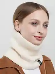 Кремовый шарф утепленный