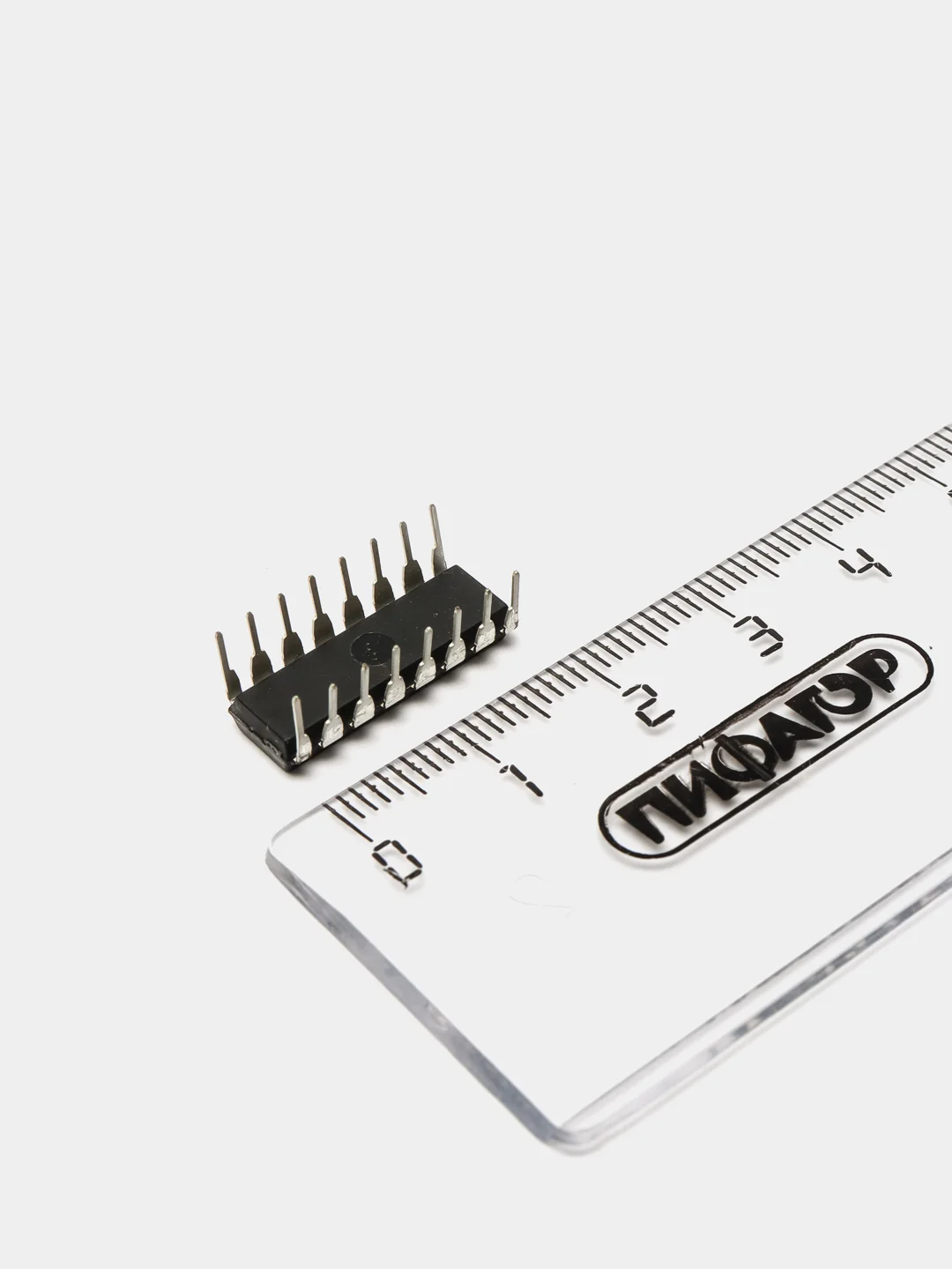 4 штуки CD4049UBE(=КР1561ЛН2) Микросхема PDIP-16