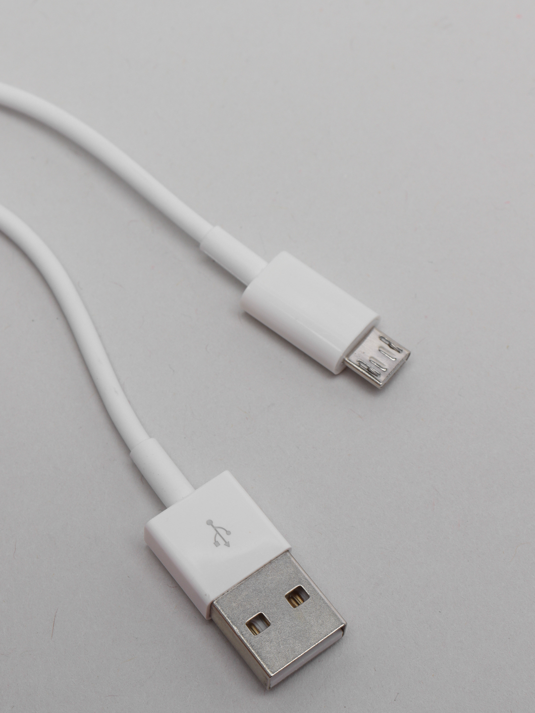 Кабель для зарядки телефона 2,4A micro usb android / Apple Iphone цв. белый  купить по цене 199 ₽ в интернет-магазине KazanExpress