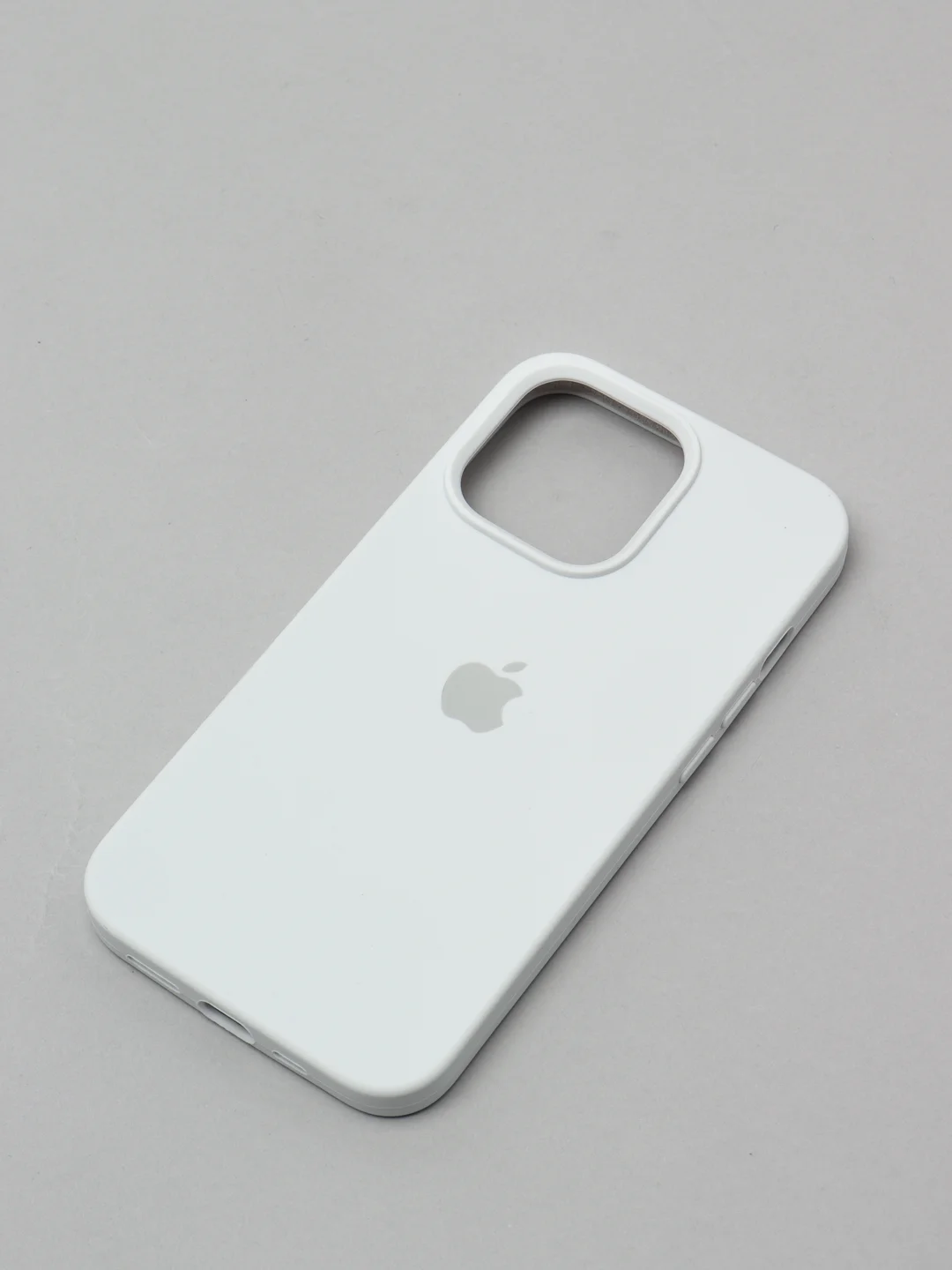 Белый чехол Silicone Case для iPhone 13 Pro с закрытым низом