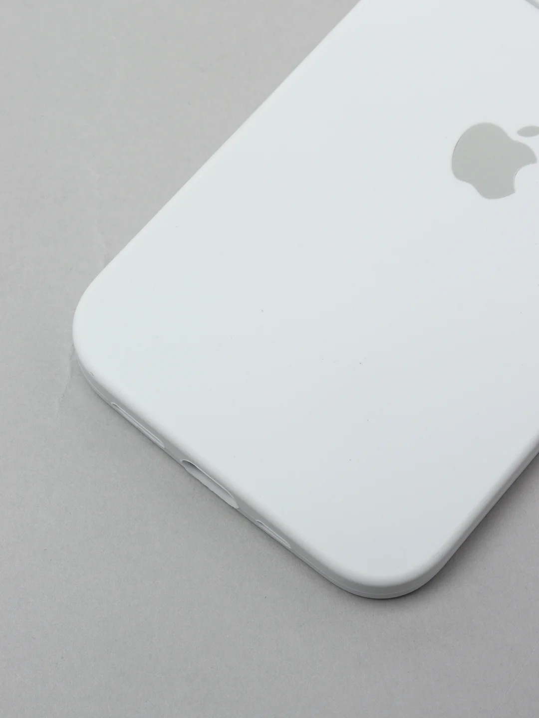 Белый чехол Silicone Case для iPhone 13 Pro с закрытым низом