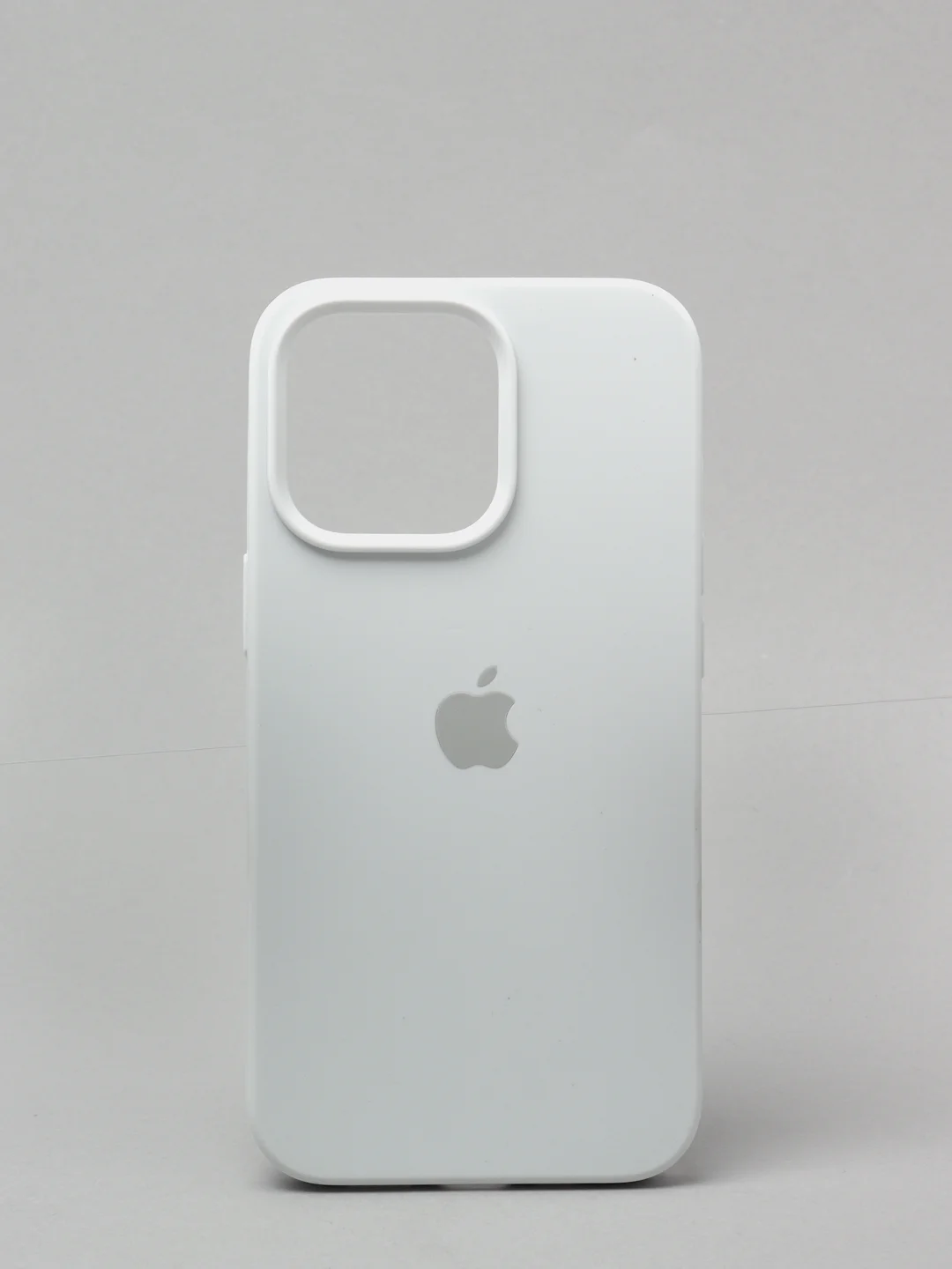 Белый чехол Silicone Case для iPhone 13 Pro с закрытым низом