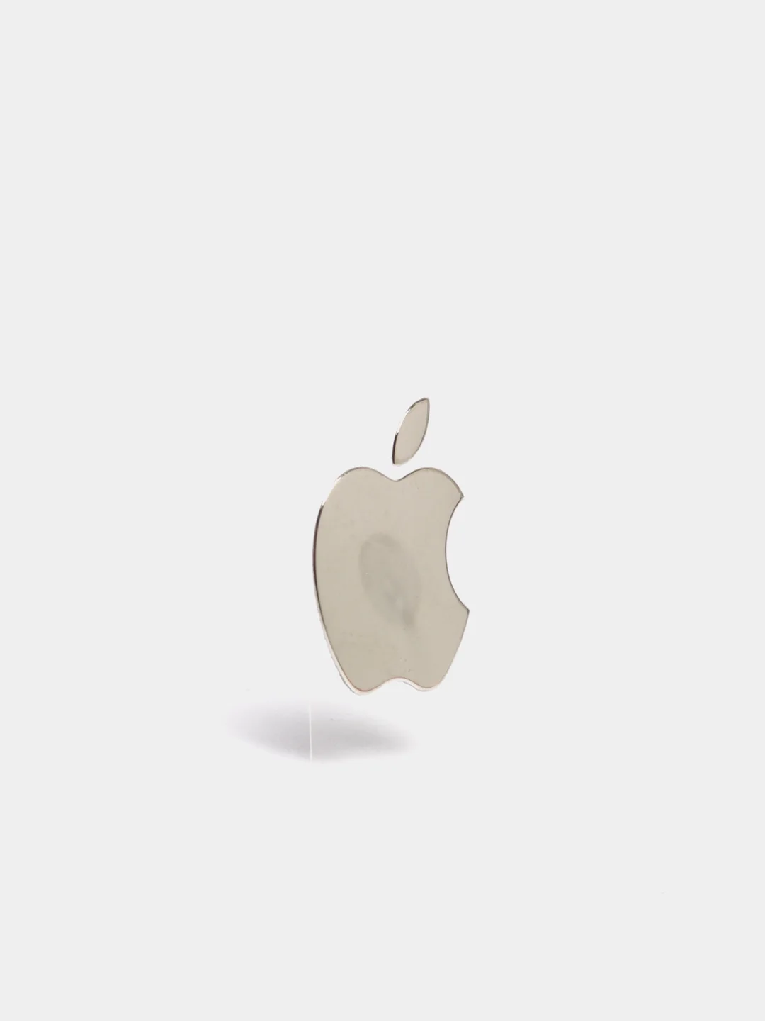 Серебряный металлическая наклейка-стикер "Яблоко iPhone" на телефон