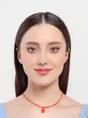 Алый чокер из бисера с мишкой