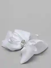 Белый бант белый