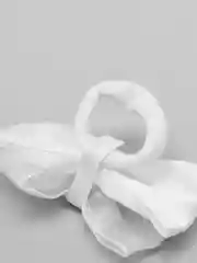 Белый бант на резинке