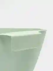 Серый контейнер для мусора