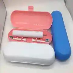 Белый футляр для электрической зубной щетки