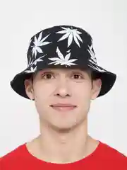 Белый панама принт конопля