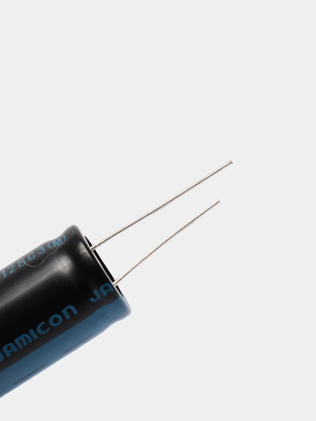 2200мкФ 63В Конденсатор электролитический 2200UF 63V 105*C 16*35мм TK JAMICON