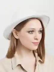 Белый женская шляпа с цепочкой