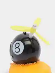 Угольный уточка в шлеме с пропеллером, игрушка в машину