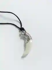 Серый металлик кулон "Клык"