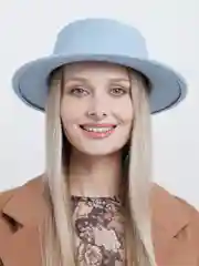 Небесно-голубой женская шляпа с цепочкой