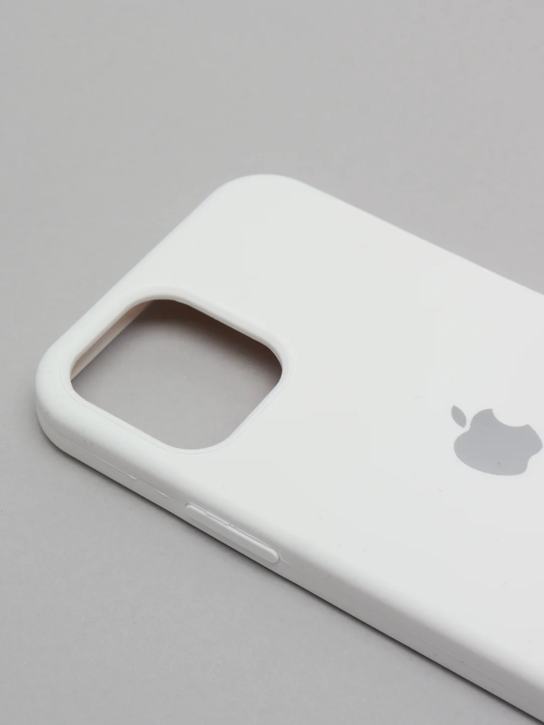 Белый чехол с бархатом iPhone 12 / 12 Pro