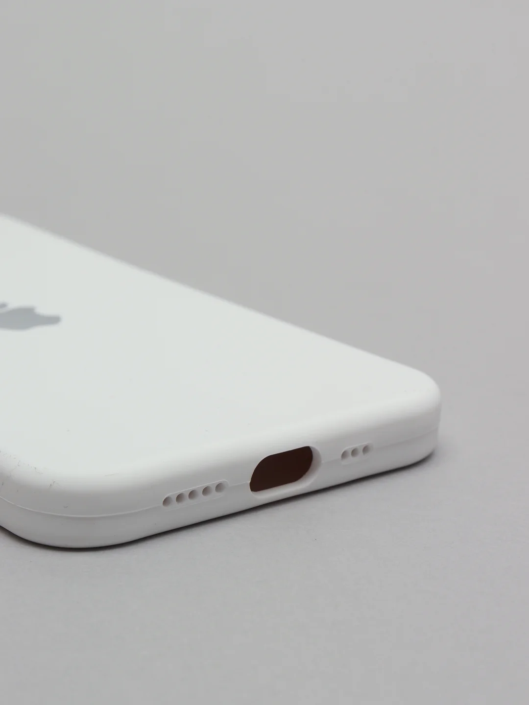 Белый чехол с бархатом iPhone 12 / 12 Pro