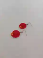 Алый серьги шапки, тапки