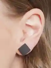 Черный серьги гвоздики из дерева