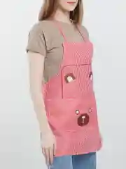 Красный фартук кухонный