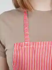 Красный фартук кухонный