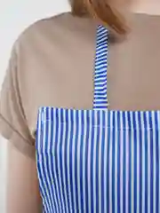 Синий фартук кухонный