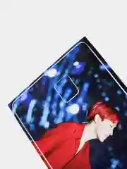 Красный наклейка-стикер на банковскую карту "BTS J-hope"