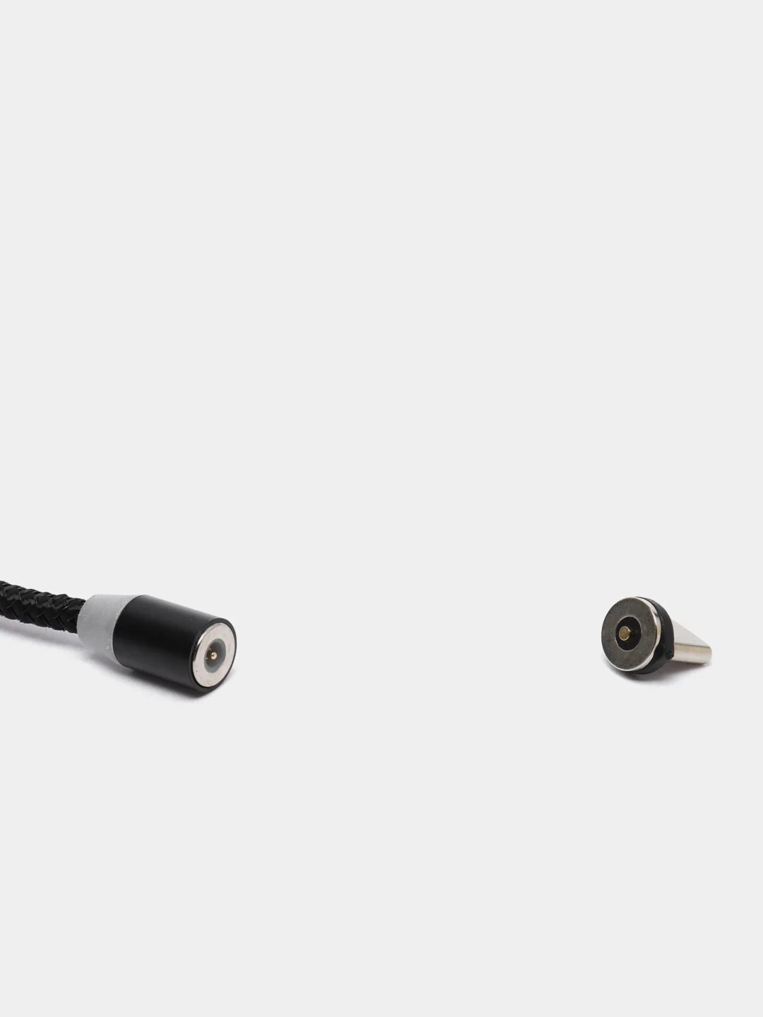 USB кабель в нейлоновой оплетке с магнитным разъемом. Длина 1 метр