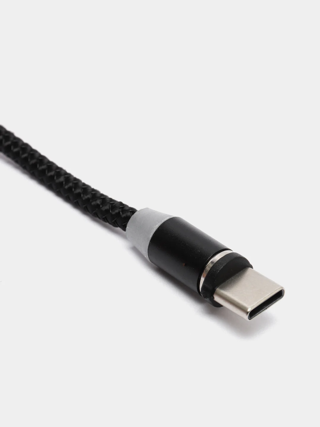 USB кабель в нейлоновой оплетке с магнитным разъемом. Длина 1 метр
