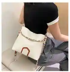 Женская квадратная базовая сумка