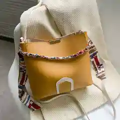 Женская квадратная базовая сумка