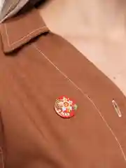 Коралловый значок на 9 мая