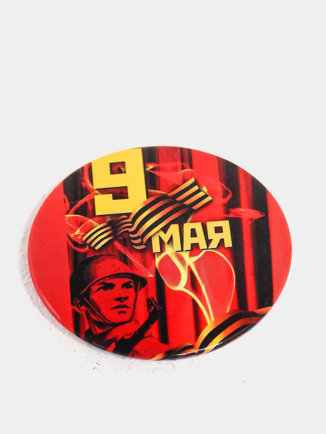 Белый значок "На 9 Мая"