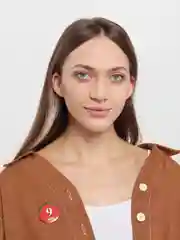 Светло-жёлтый значок "На 9 Мая"